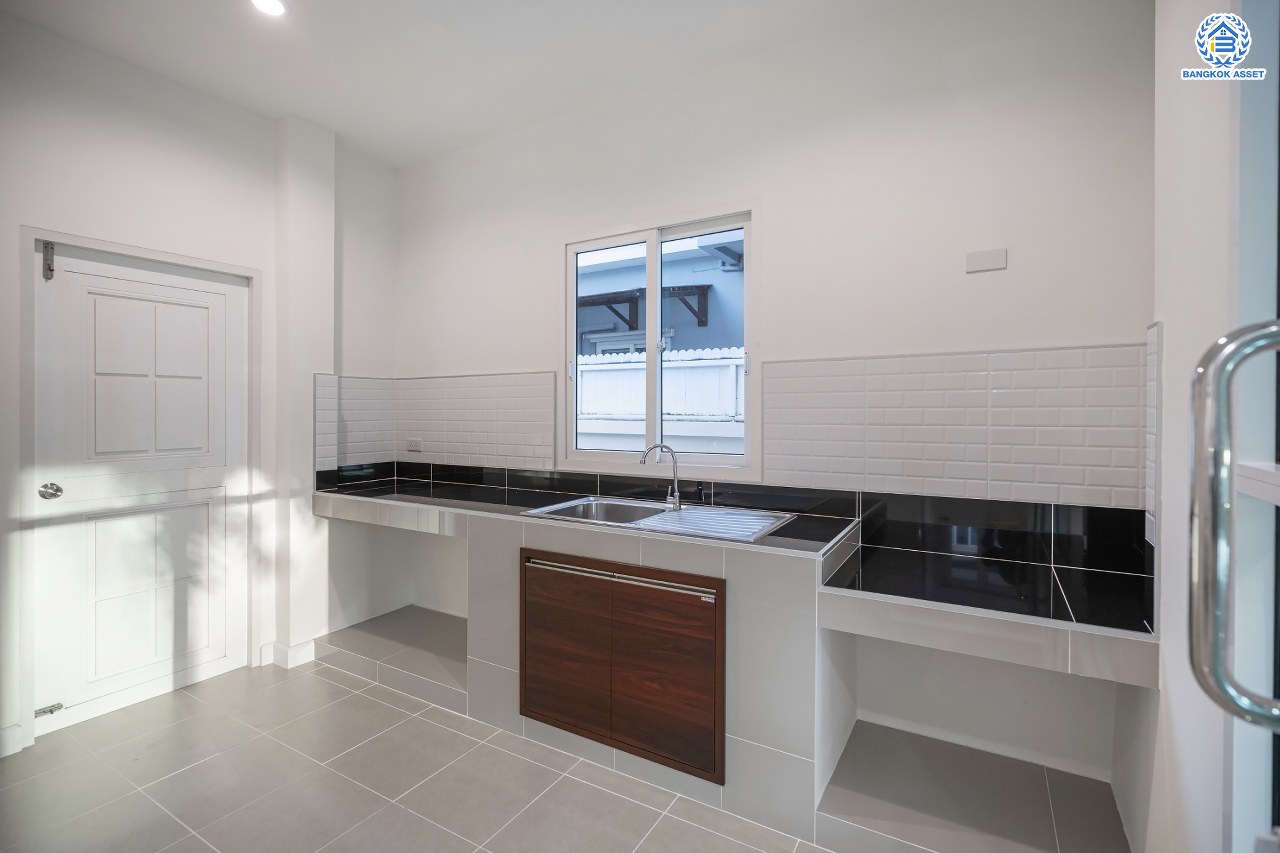 บ้านมือสองตกแต่งใหม่ โครงการ เพอร์เฟคเพลส1 ราชพฤกษ์ คุณภาพแบรนด์ Property Perfect เนื้อที่ 66.2 ตร.ว. ตอบโจทย์ทุกการอยู่อาศัย ฟังก์ชัน 3 ห้องนอน 3 ห้องน้ำ 2 ที่จอดรถ บนทำเลติดถนนราชพฤกษ์ ใกล้วงเวียนพระราม5 รถไฟฟ้าสายสีม่วง "สถานีบางรักน้อยท่าอิฐ" และจุดขึ้นทางด่วน "กาญจนาภิเษก"